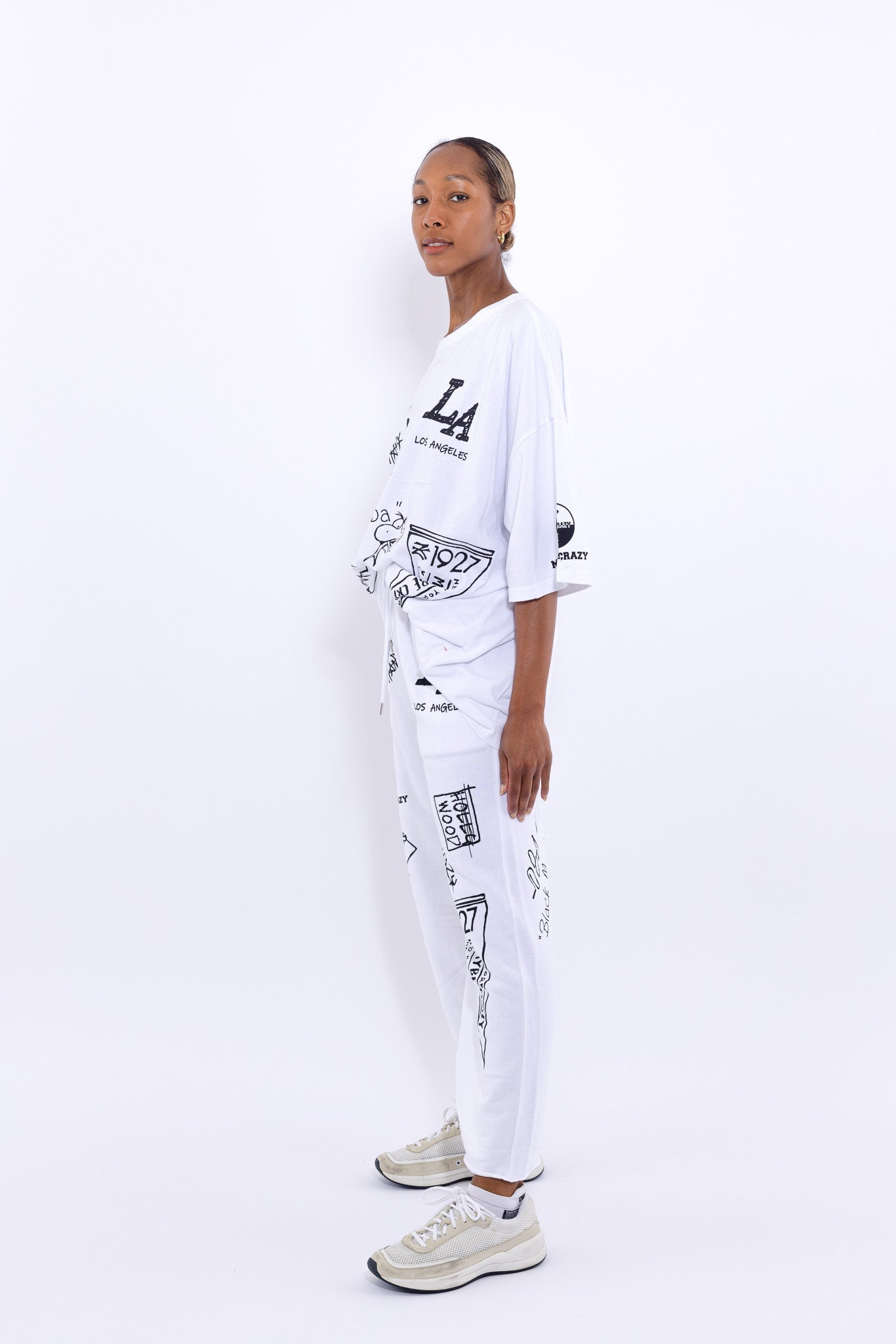 تيشيرت كرونيك بأكمام طويلة بتصميم الثعبان الأسود