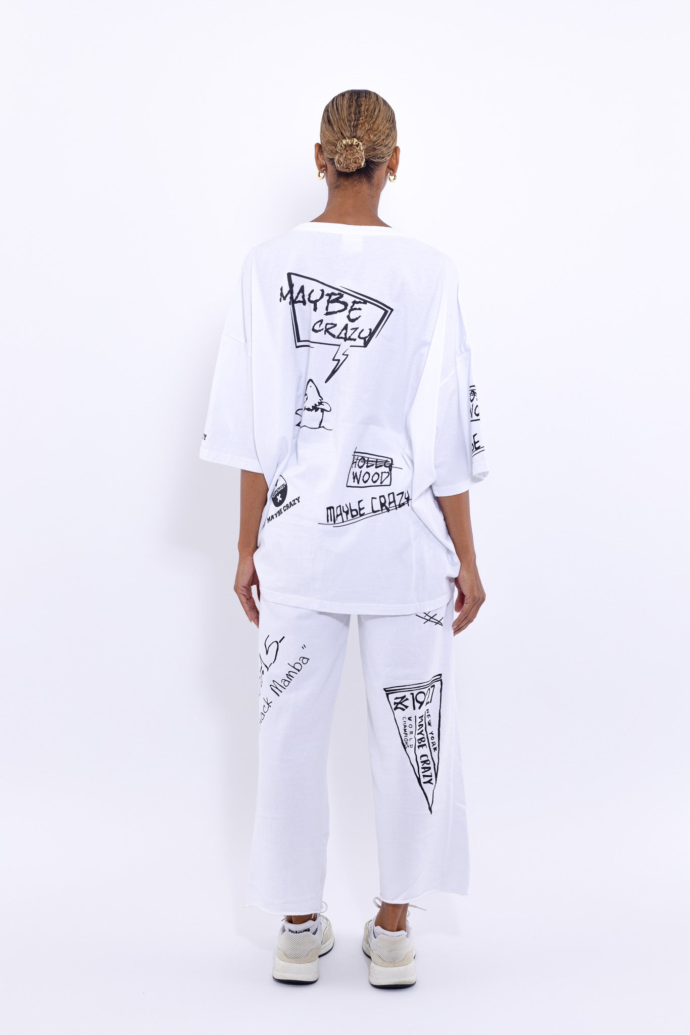 تيشيرت كرونيك بأكمام طويلة بتصميم الثعبان الأسود