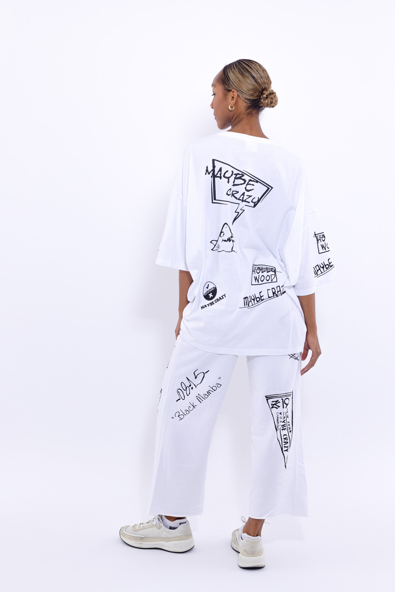 تيشيرت كرونيك بأكمام طويلة بتصميم الثعبان الأسود