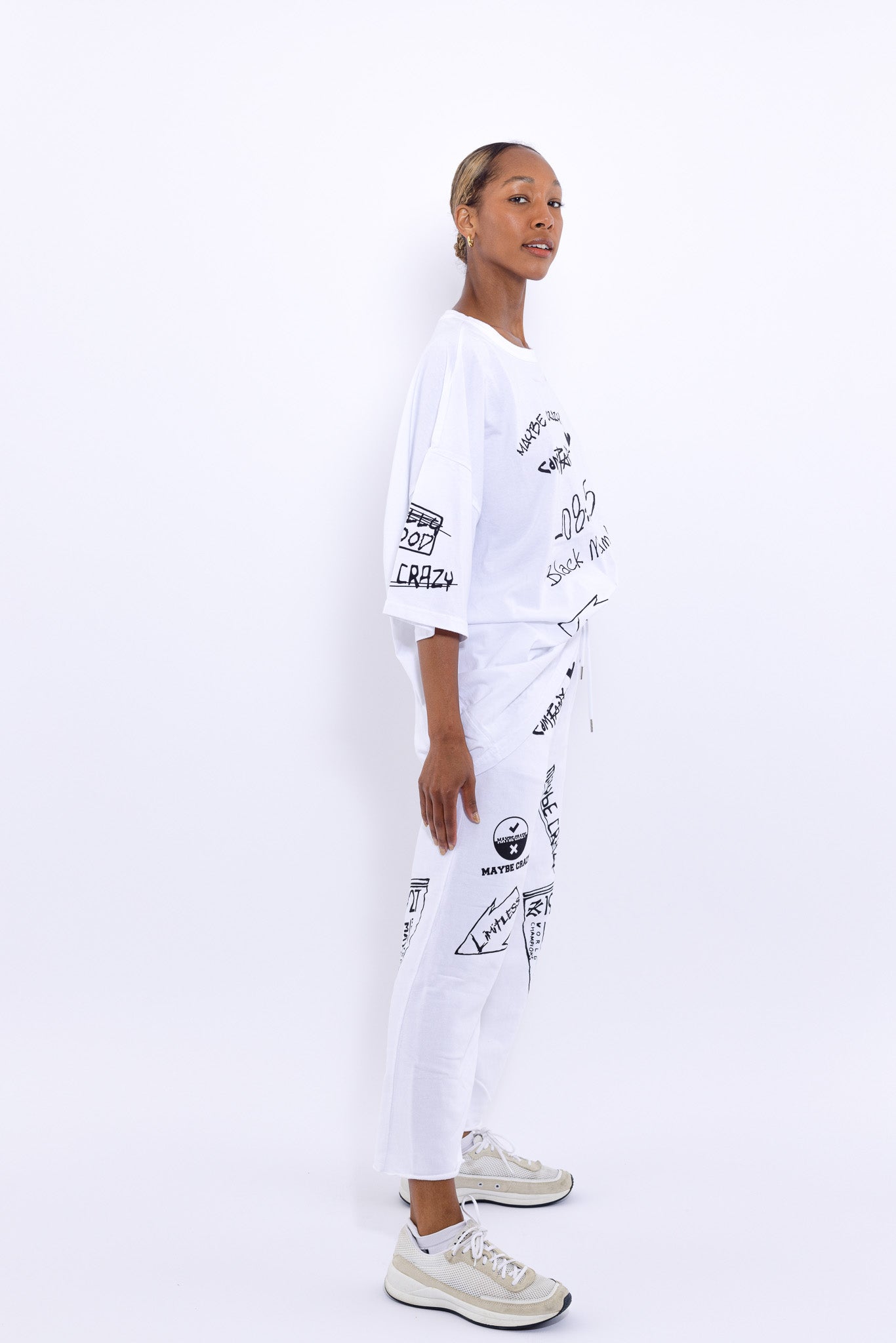 تيشيرت كرونيك بأكمام طويلة بتصميم الثعبان الأسود