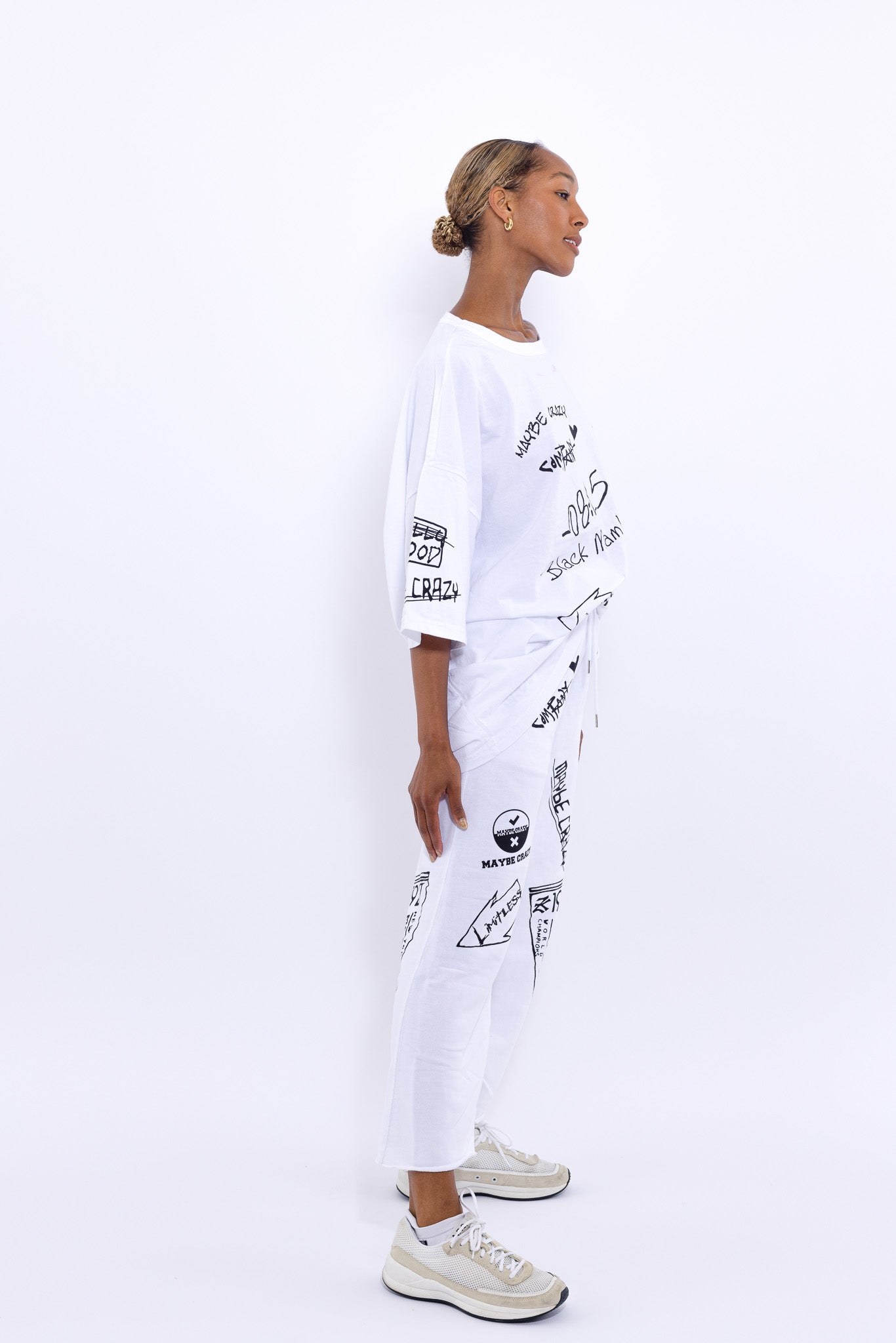 تيشيرت كرونيك بأكمام طويلة بتصميم الثعبان الأسود