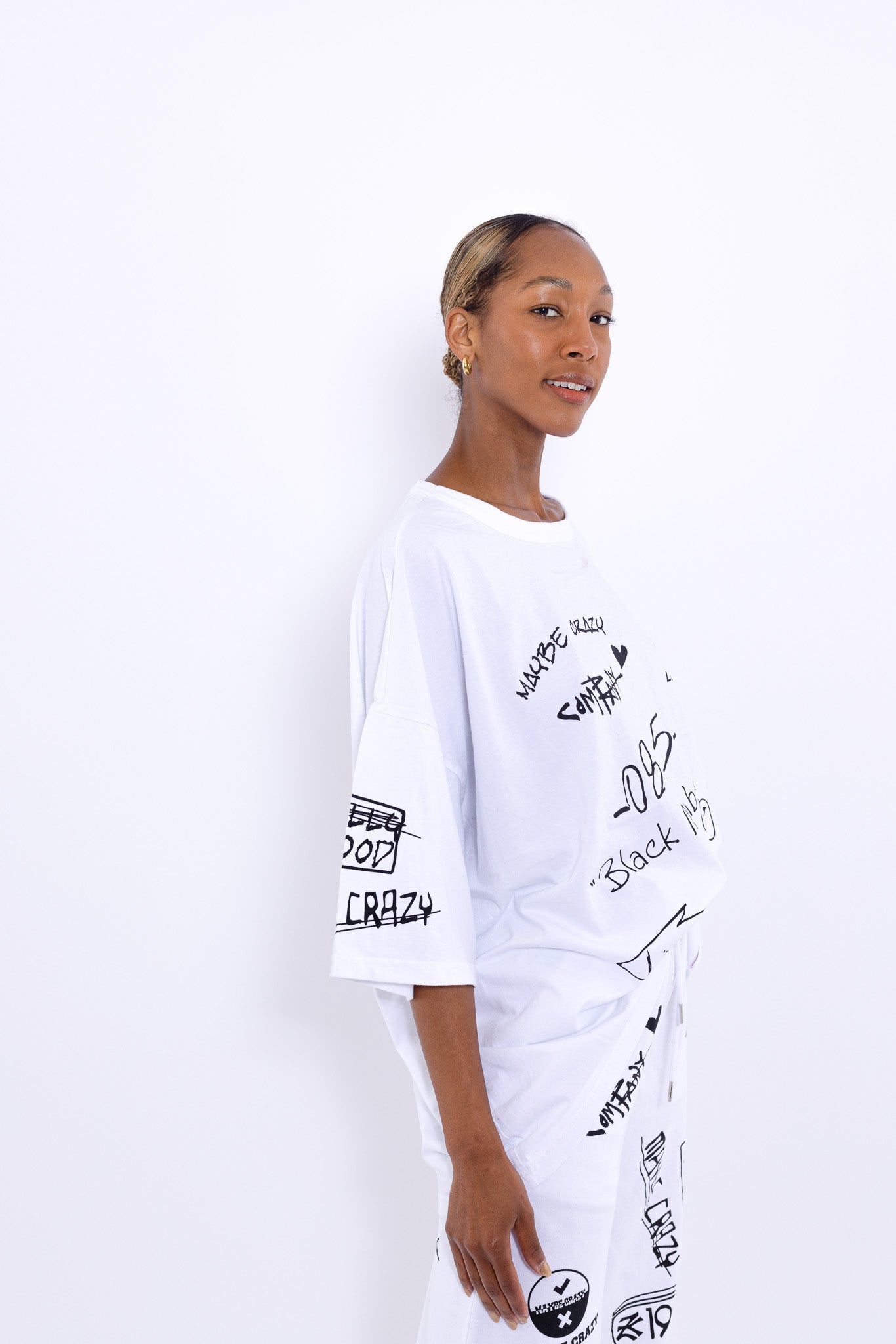 تيشيرت كرونيك بأكمام طويلة بتصميم الثعبان الأسود