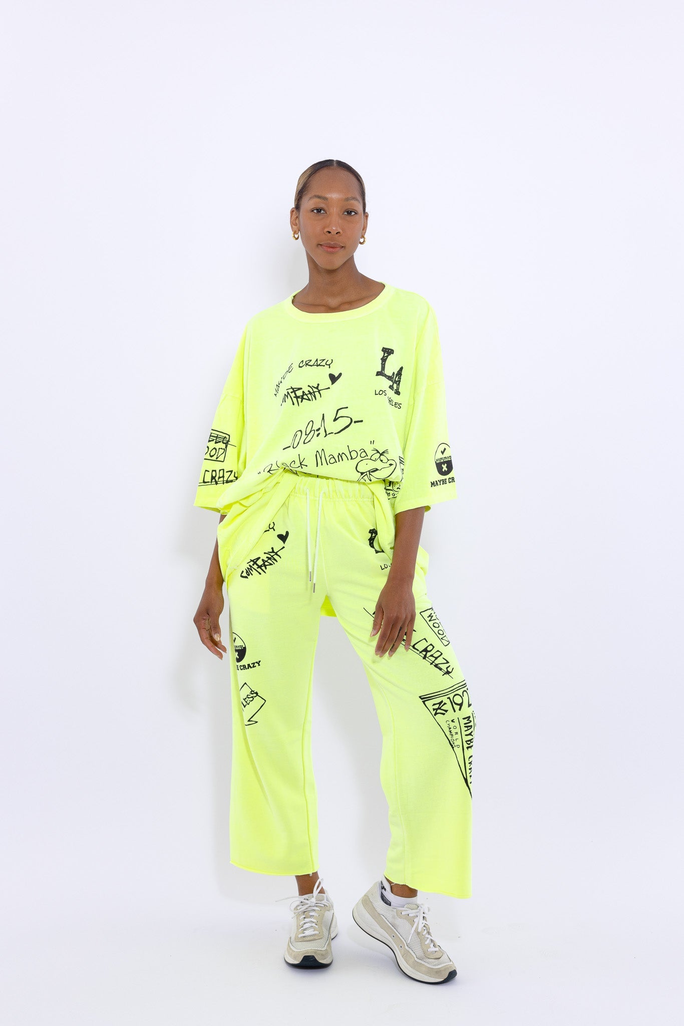 تيشيرت كرونيك بأكمام طويلة بتصميم الثعبان الأسود