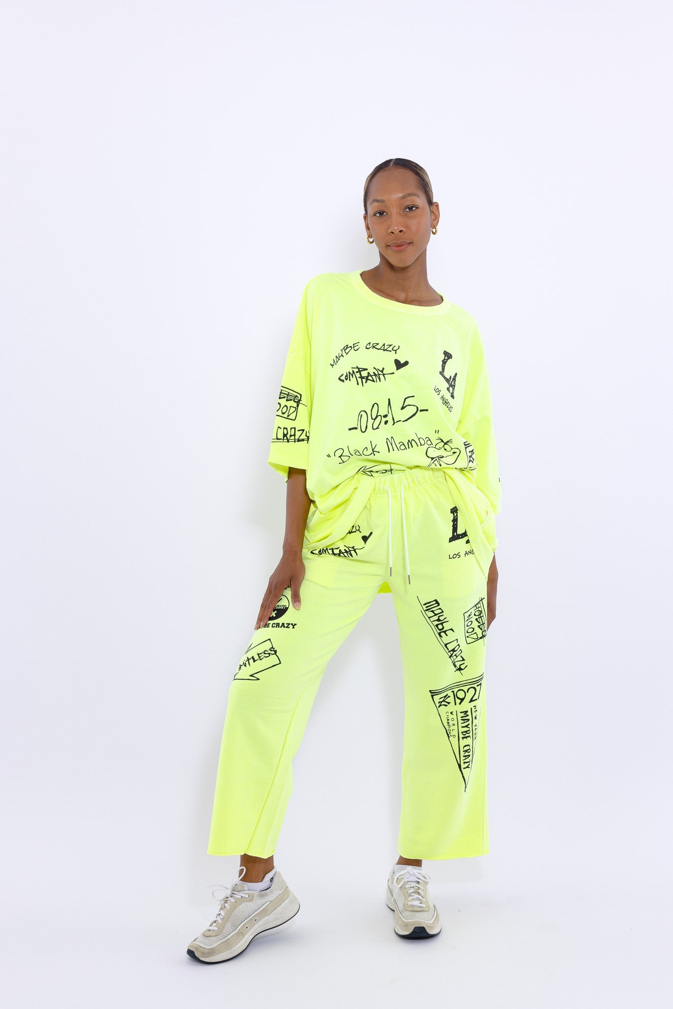 تيشيرت كرونيك بأكمام طويلة بتصميم الثعبان الأسود