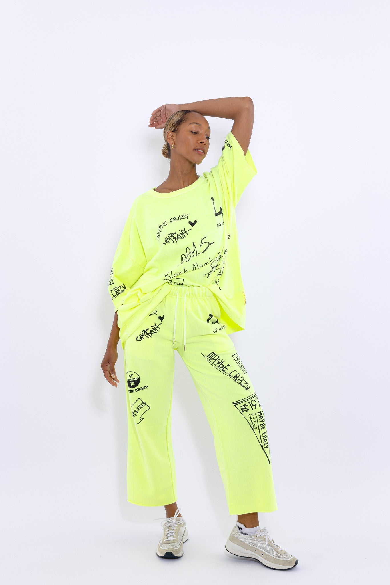 تيشيرت كرونيك بأكمام طويلة بتصميم الثعبان الأسود