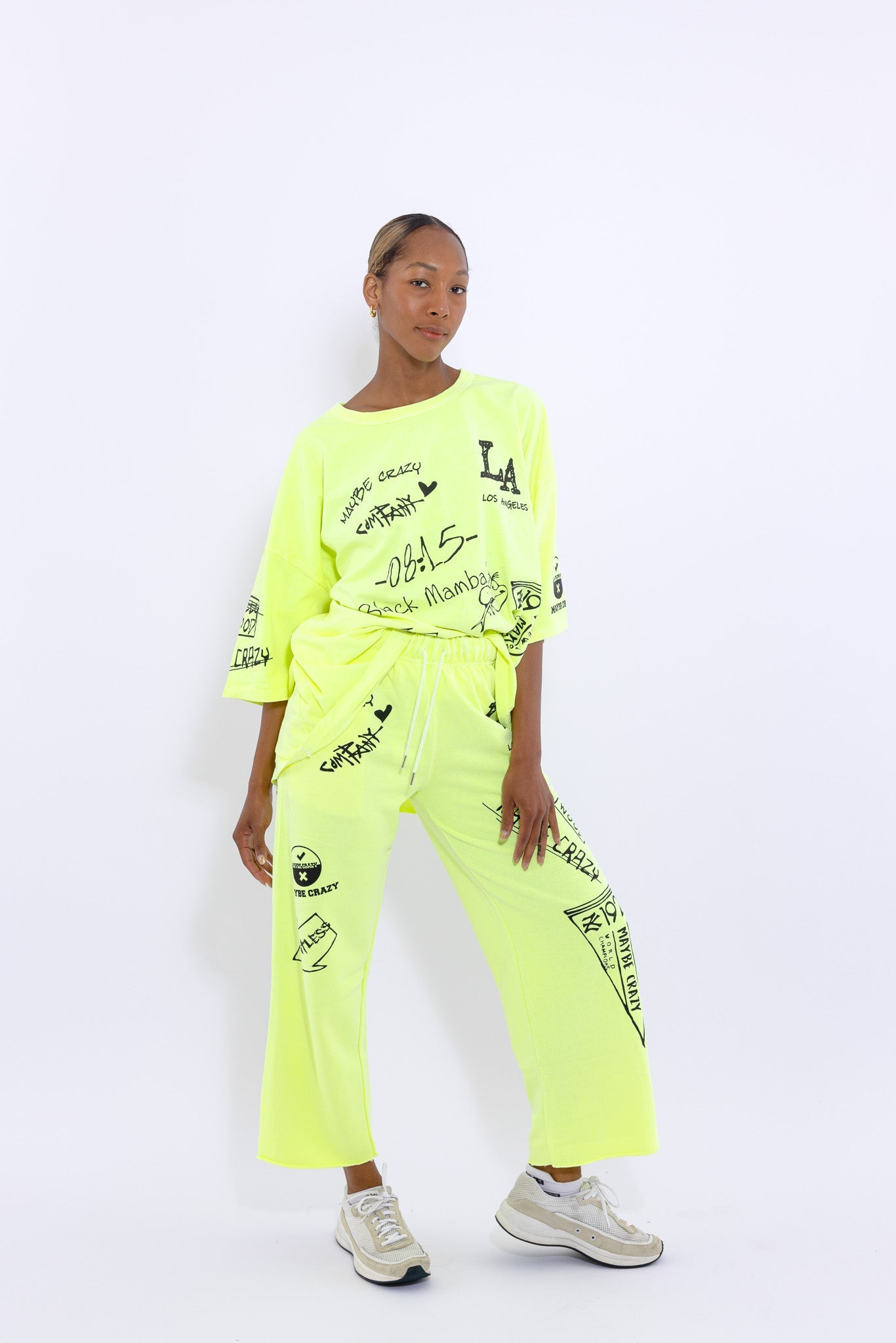 تيشيرت كرونيك بأكمام طويلة بتصميم الثعبان الأسود