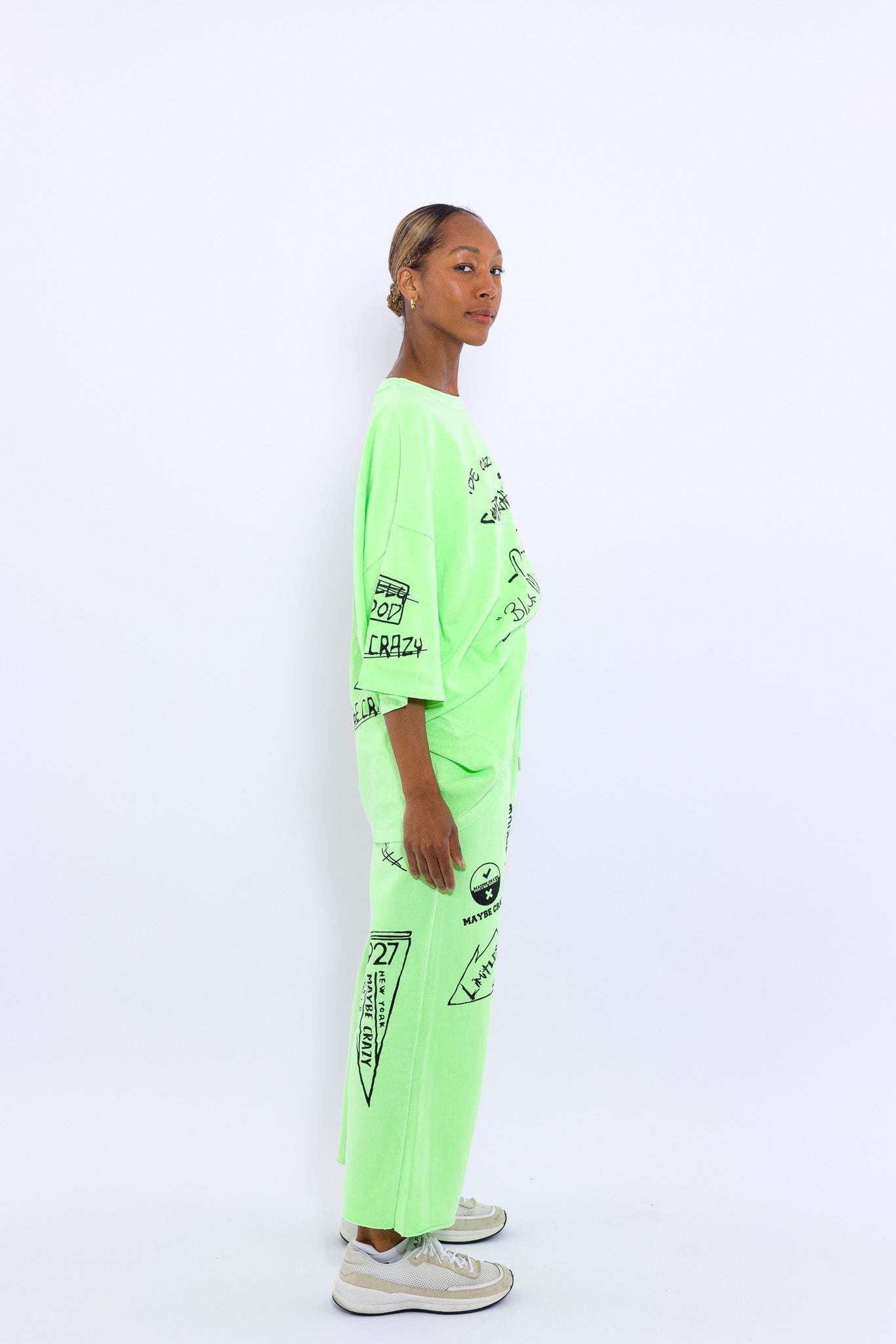 تيشيرت كرونيك بأكمام طويلة بتصميم الثعبان الأسود