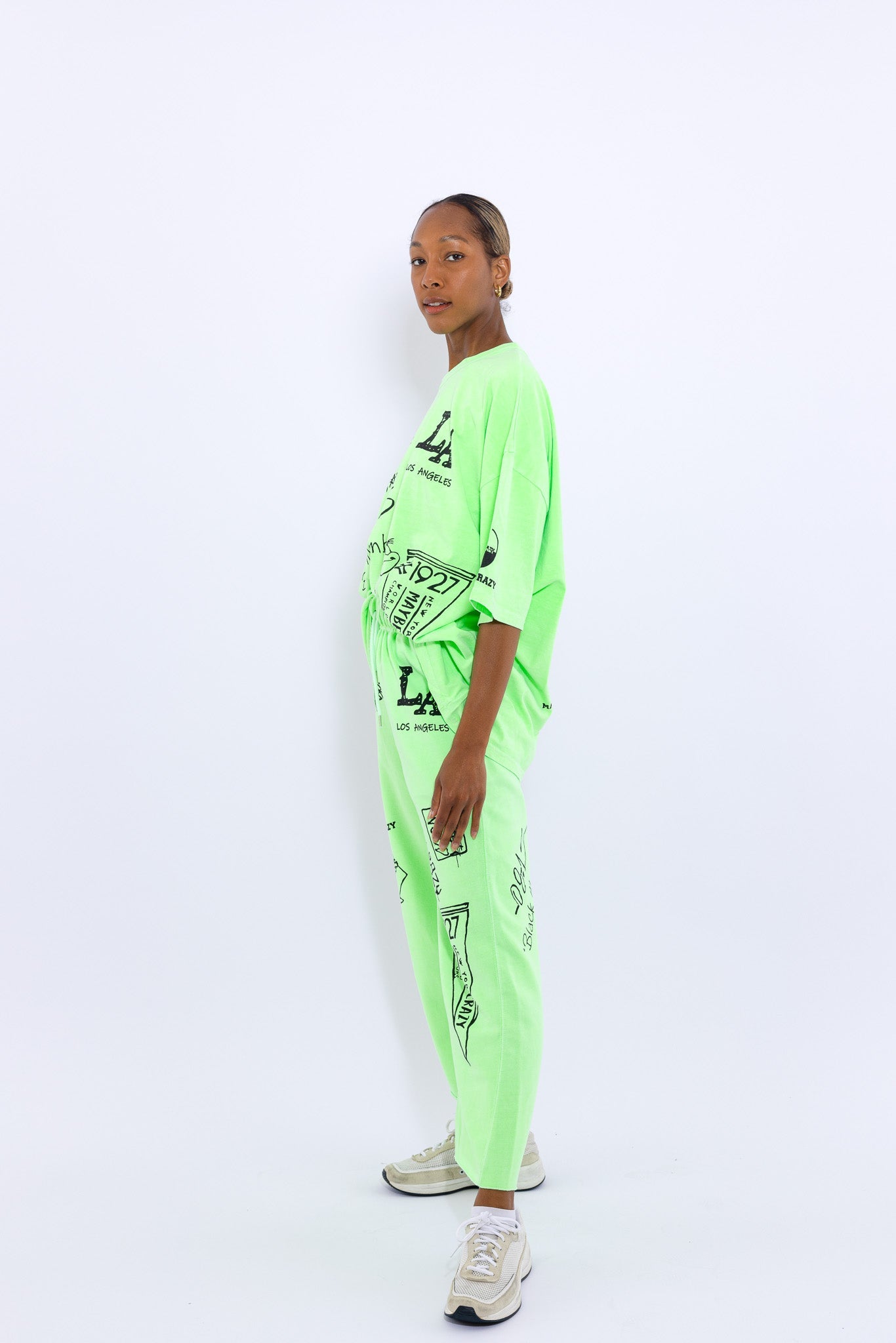 تيشيرت كرونيك بأكمام طويلة بتصميم الثعبان الأسود