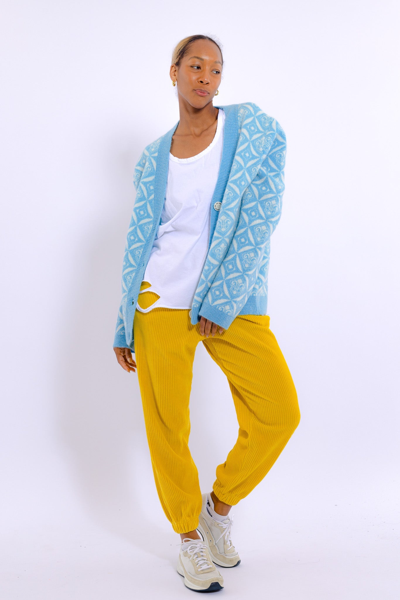 سترة كارديجان بنقشة البيزلي والتطريز بالخيوط الذهبية