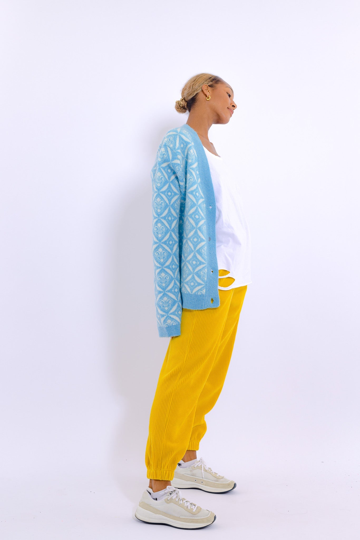 سترة كارديجان بنقشة البيزلي والتطريز بالخيوط الذهبية