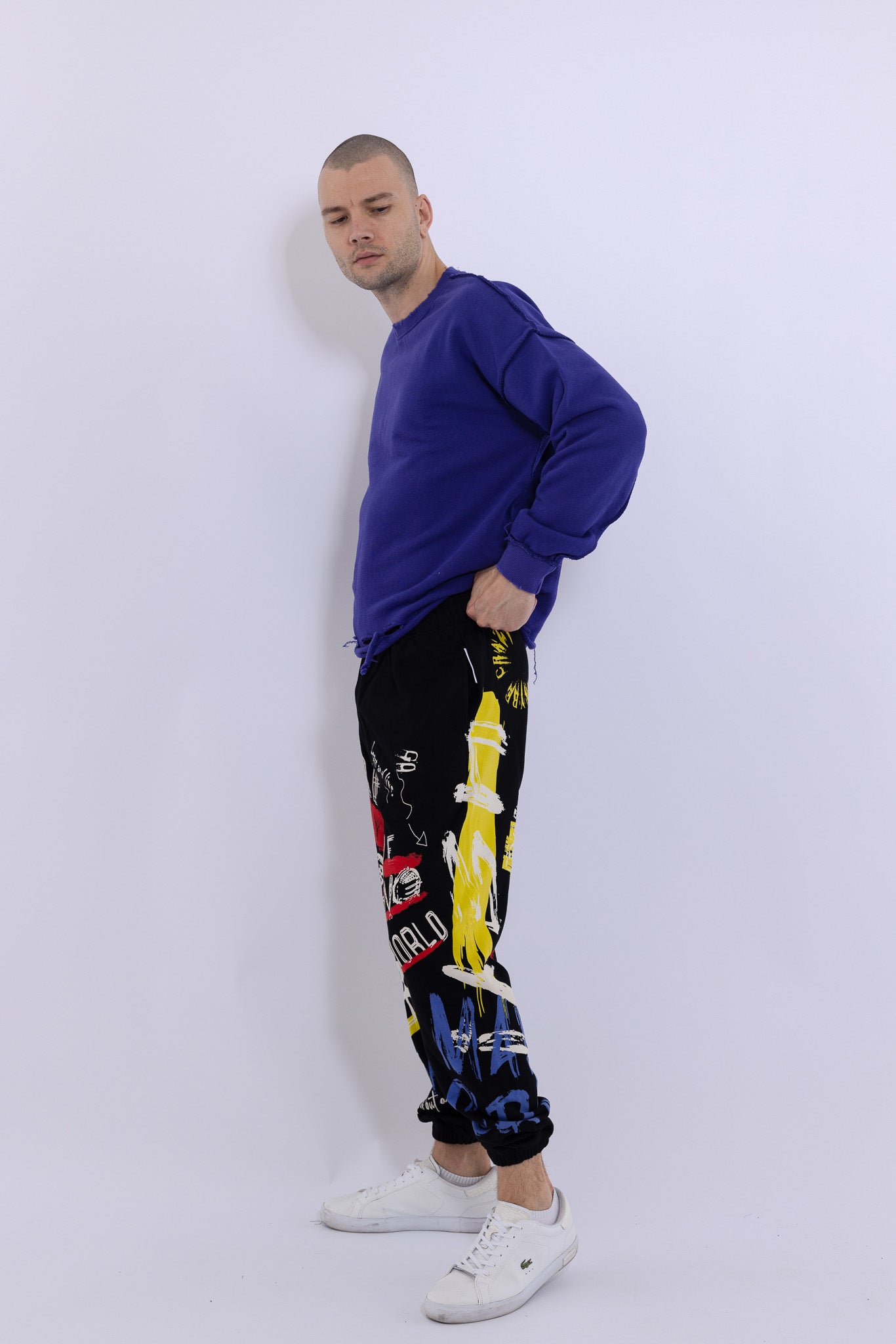 سويت شيرت كلاسيكي بتصميم داخلي وخارجي