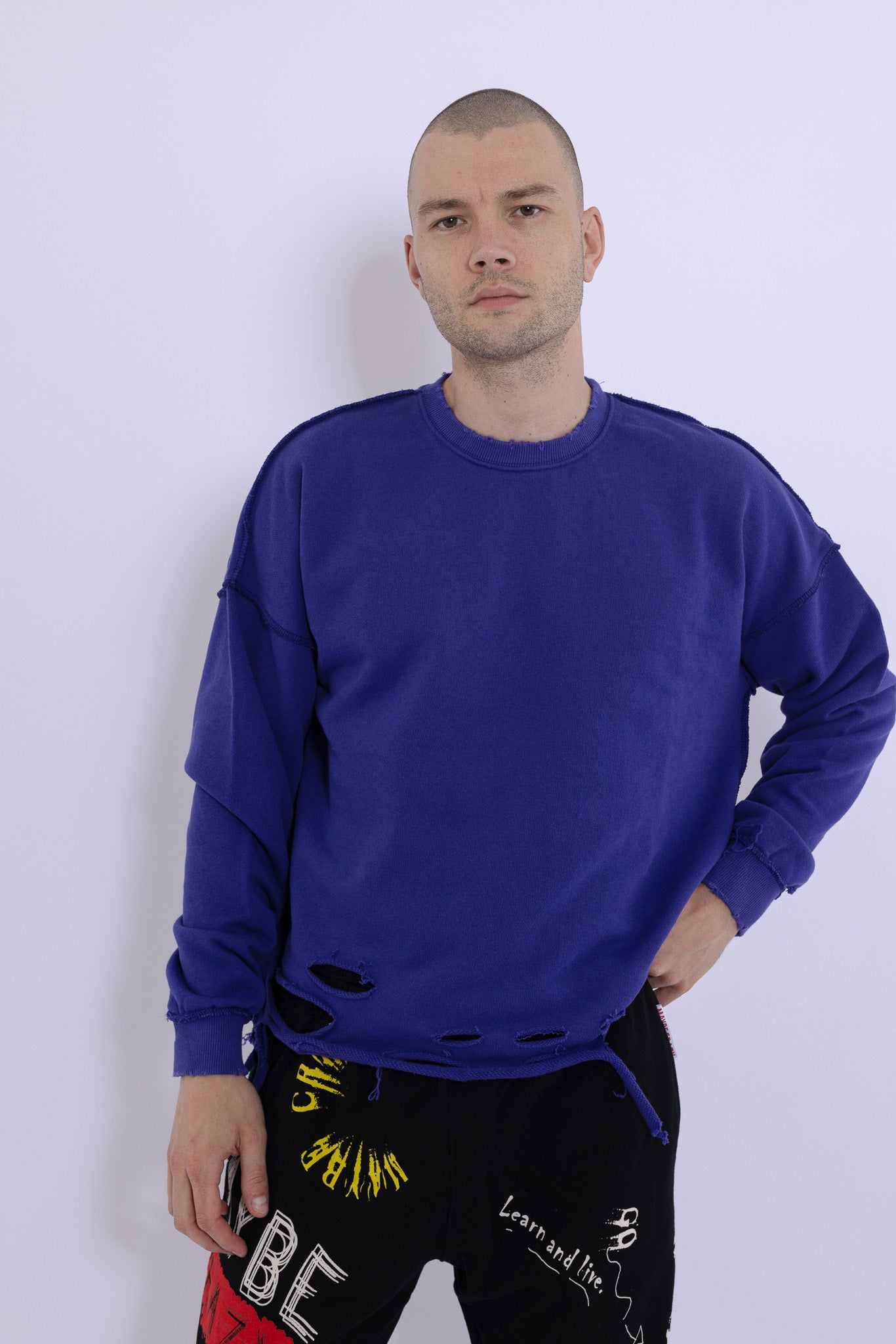 سويت شيرت كلاسيكي بتصميم داخلي وخارجي