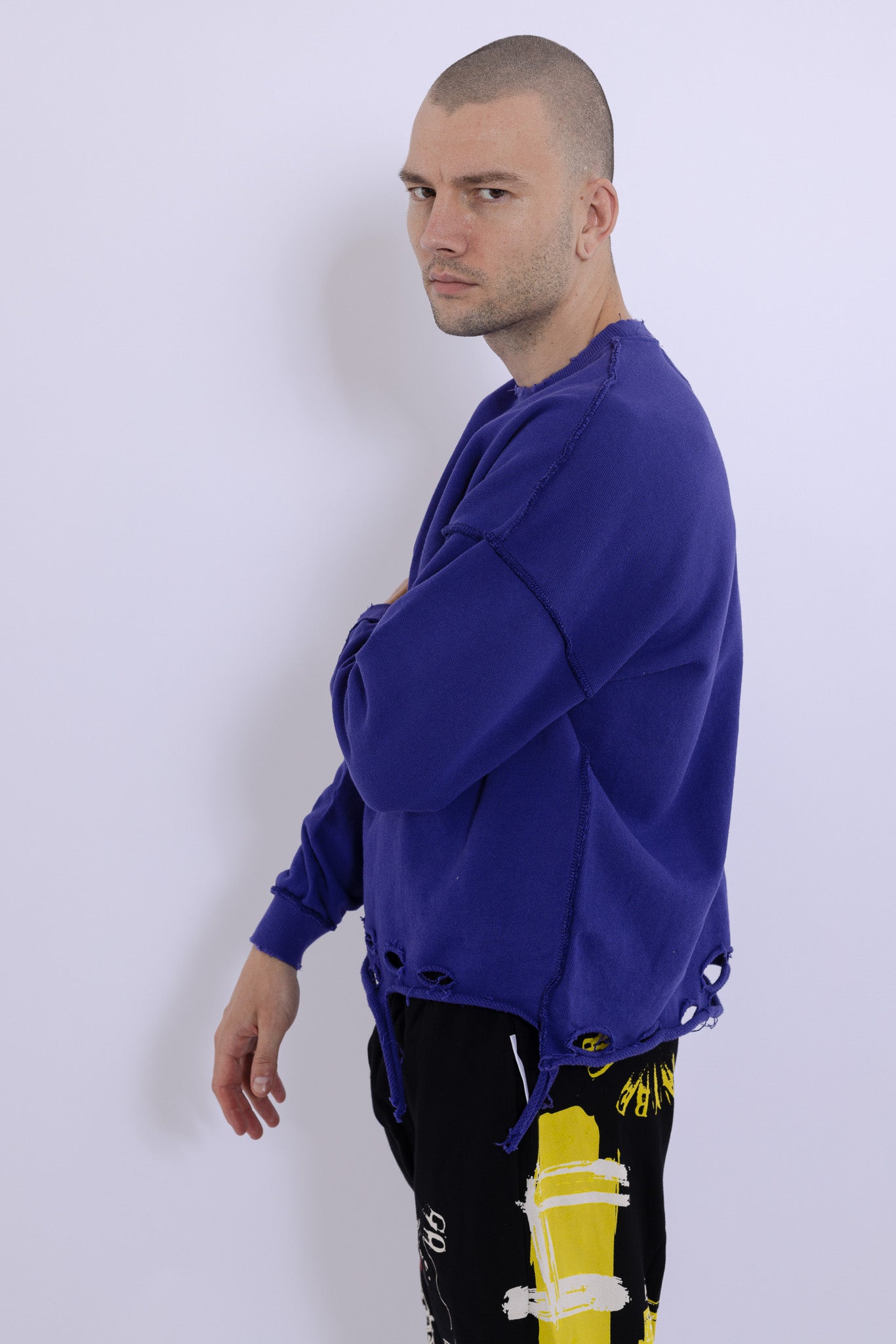 سويت شيرت كلاسيكي بتصميم داخلي وخارجي