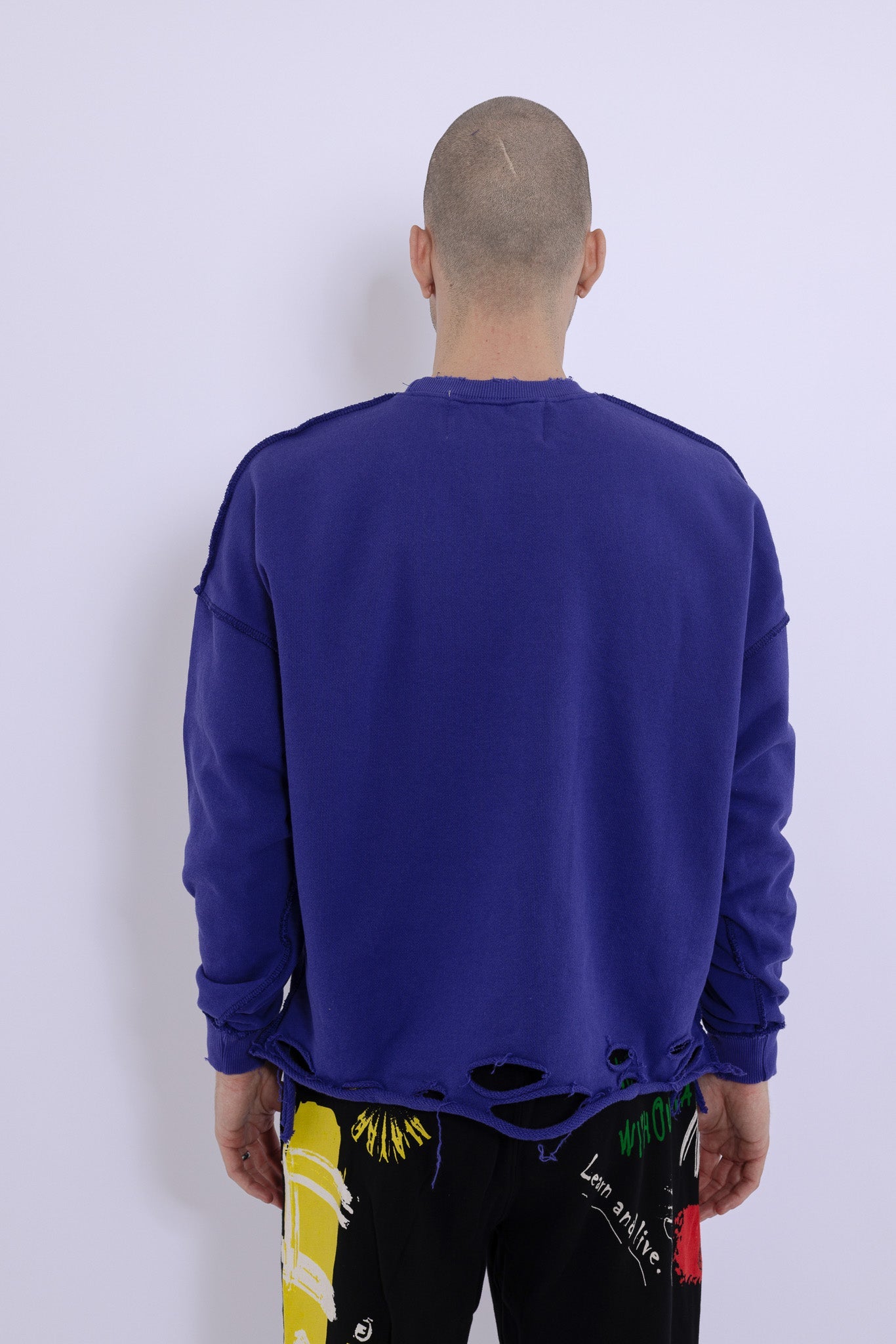 سويت شيرت كلاسيكي بتصميم داخلي وخارجي