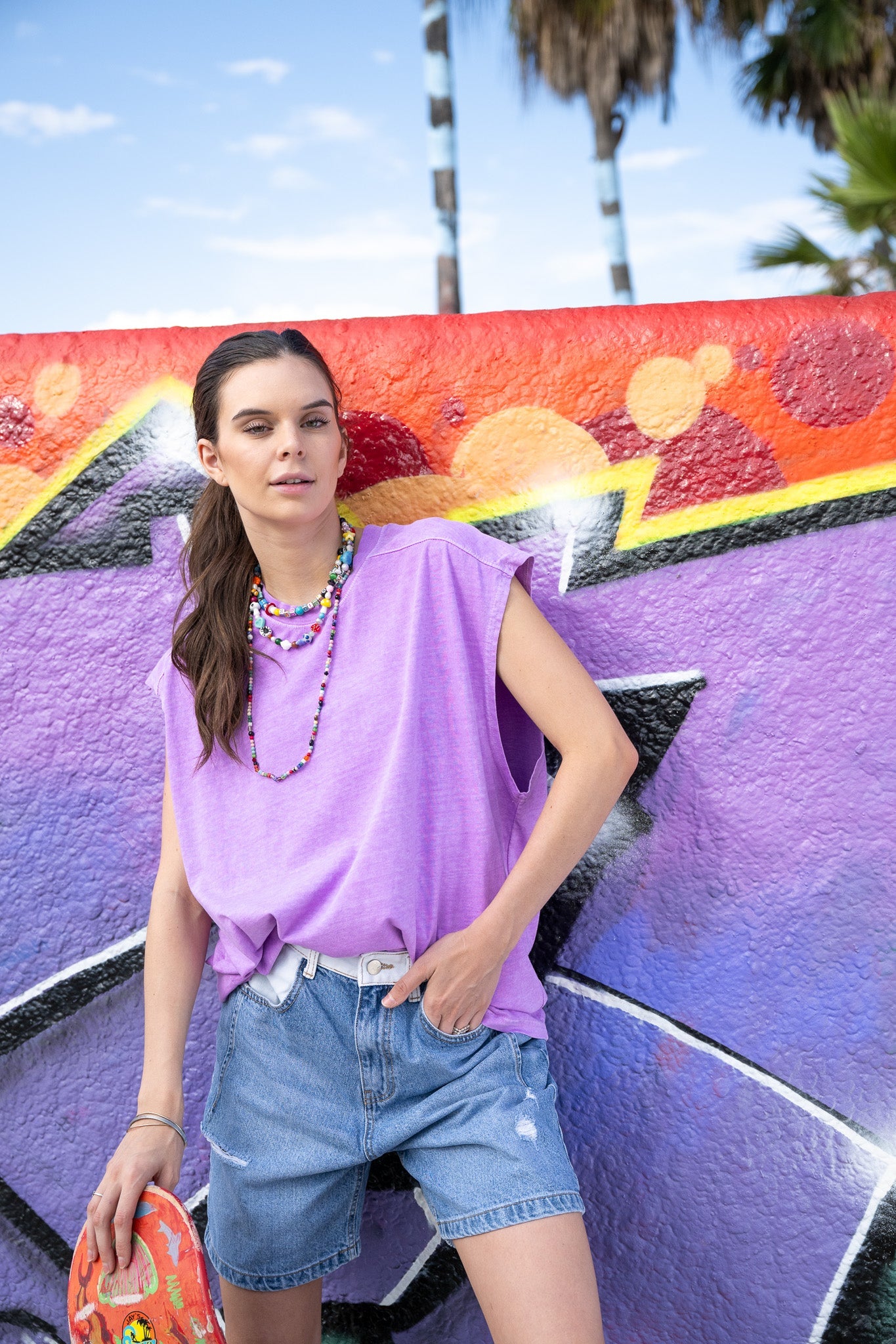 قميص بلا أكمام بلون بنفسجي عريض القصة