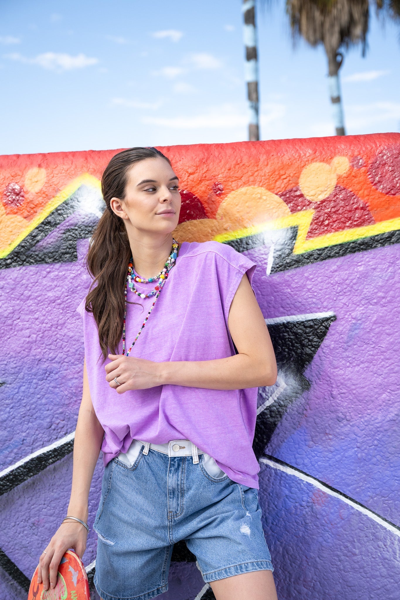 قميص بلا أكمام بلون بنفسجي عريض القصة