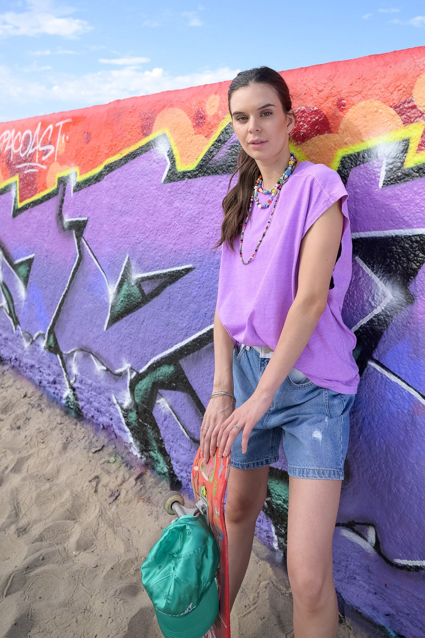 قميص بلا أكمام بلون بنفسجي عريض القصة