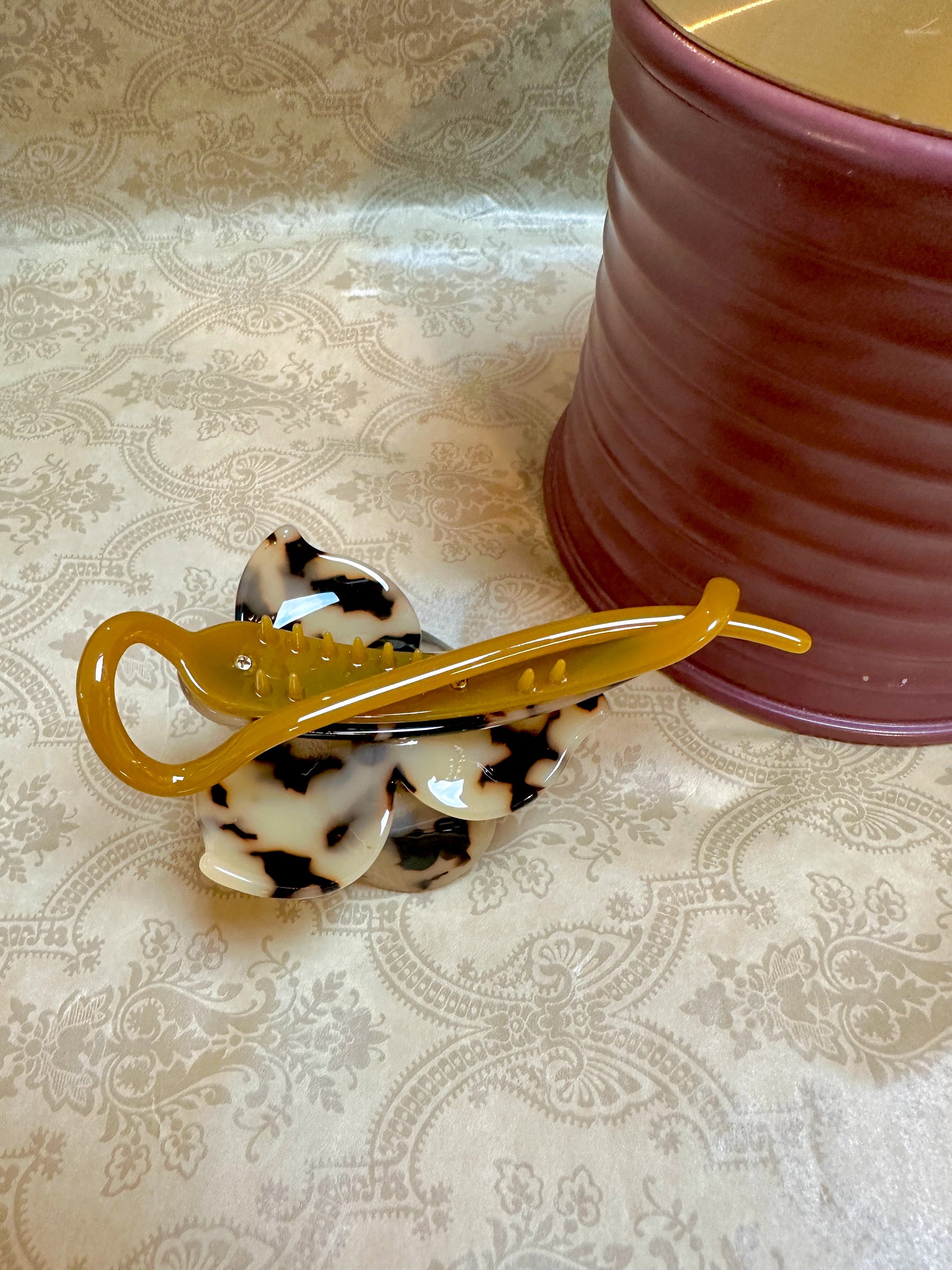 زينة شعر زهرية